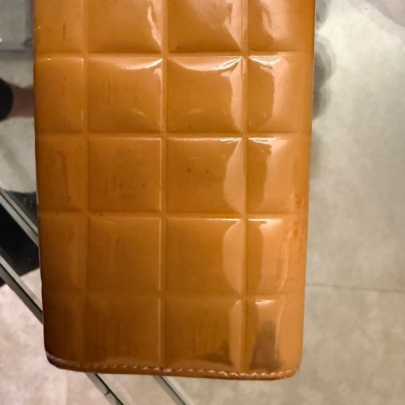 CHANEL Tan Quilted Wallet - Picture 6 of 8